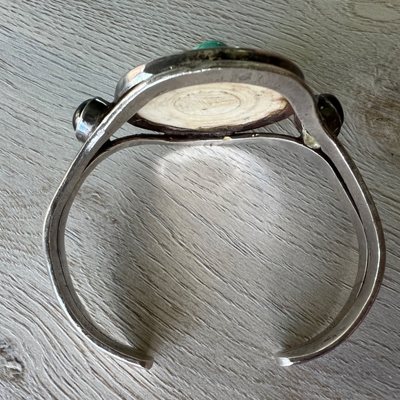 Sold! Vintage Artisan Silver-Tone Cuff Bracelet Turquoise Black Obsidian Bone - Picture 14 of 15